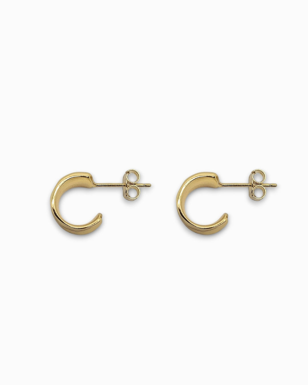 18k Gold hoop Charlie earrings on a white background