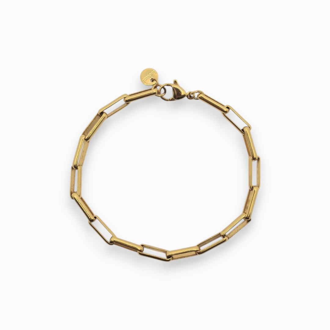 18k Gold Paperclip Chain bracelet on a white background